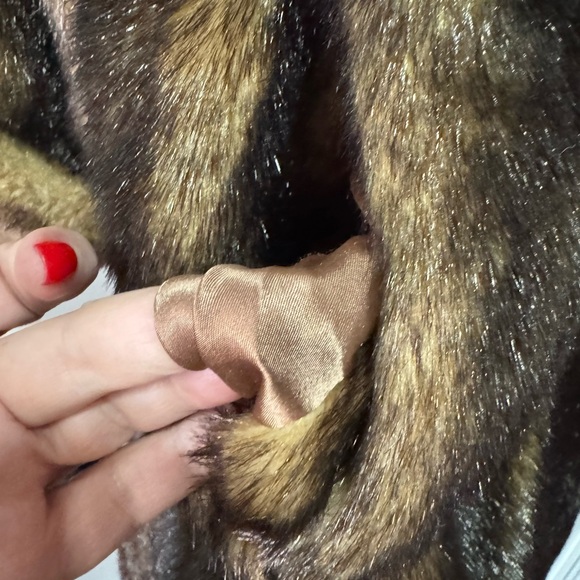 Dennis Basso  Faux Fur Heavy Soft Slippery Feel Medium Hook +Eye Closure - Picture 8 of 9